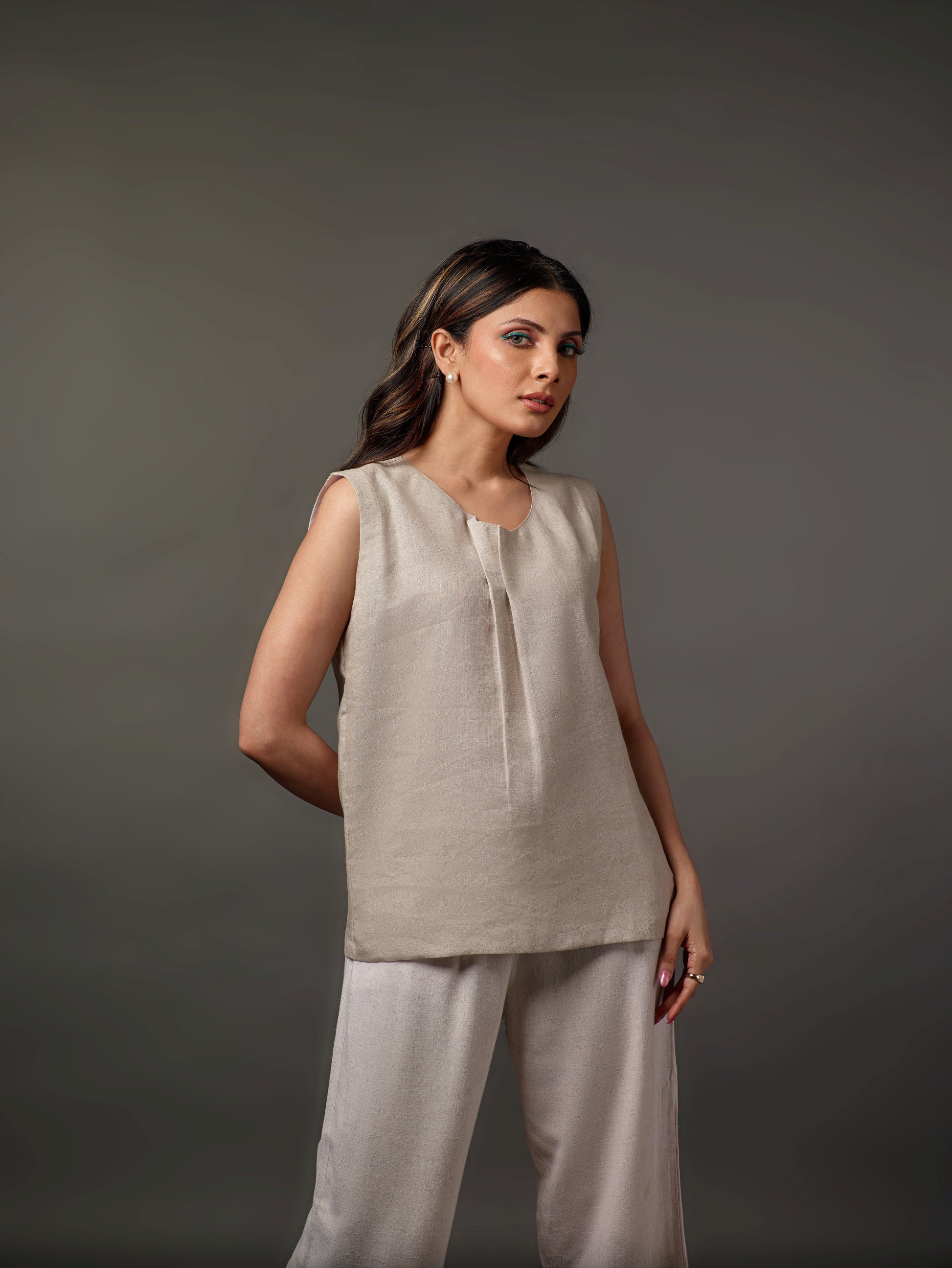 Linen Sleeveless Pleated Top